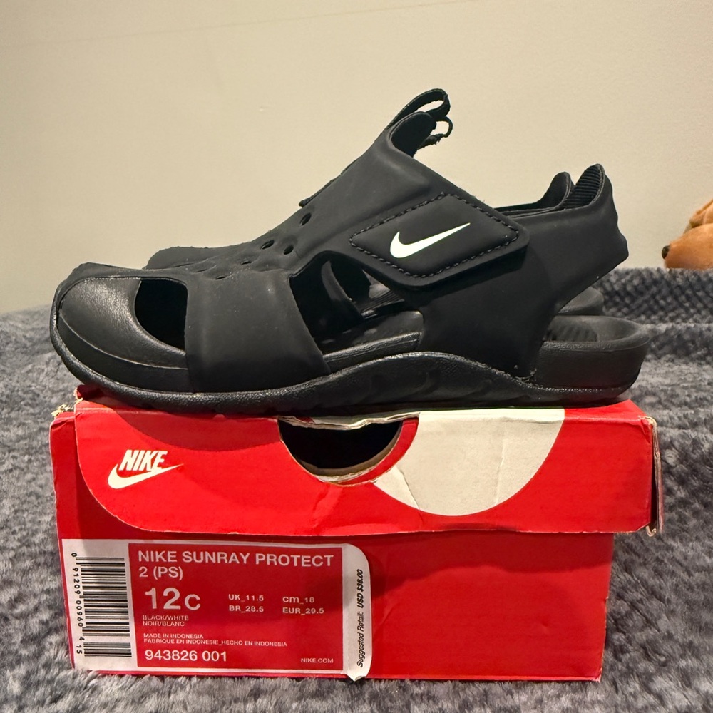 Nike Black Sandals Sleek Design Comfort